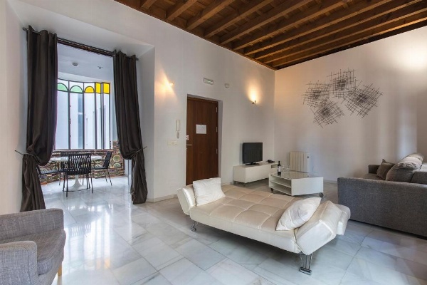 tuGuest Elvira Suites image 14