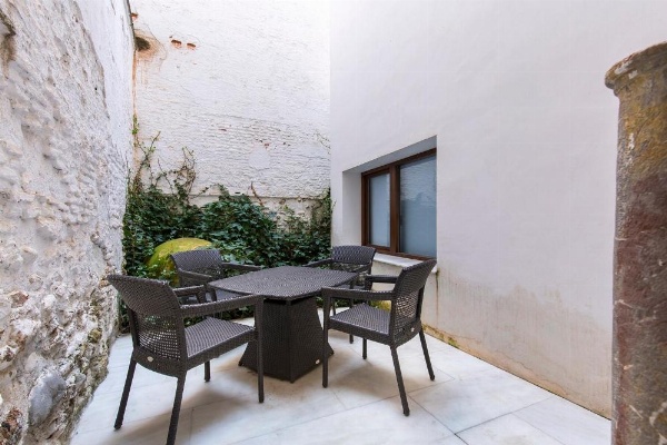 tuGuest Elvira Suites image 22