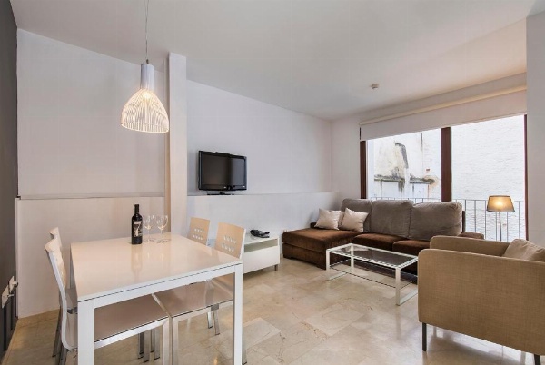 tuGuest Elvira Suites image 26