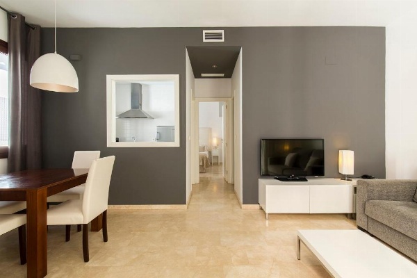 tuGuest Elvira Suites image 39