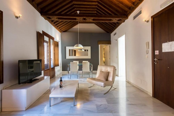 tuGuest Elvira Suites image 56